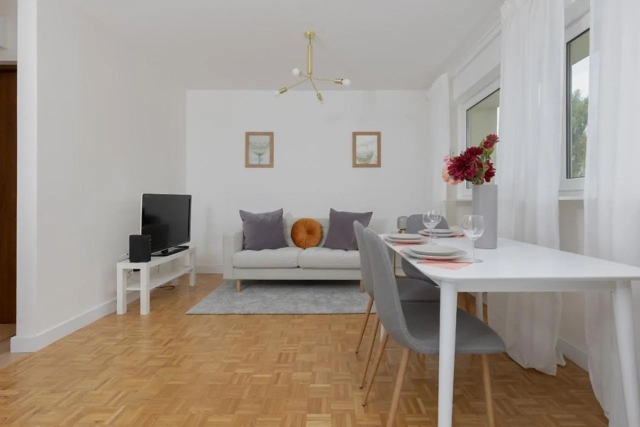 Okinskiego Apartment Warsaw Ochota By Renters
