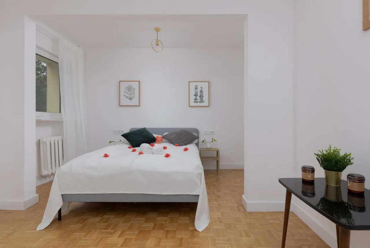 Okinskiego Apartment Warsaw Ochota By Renters Poland